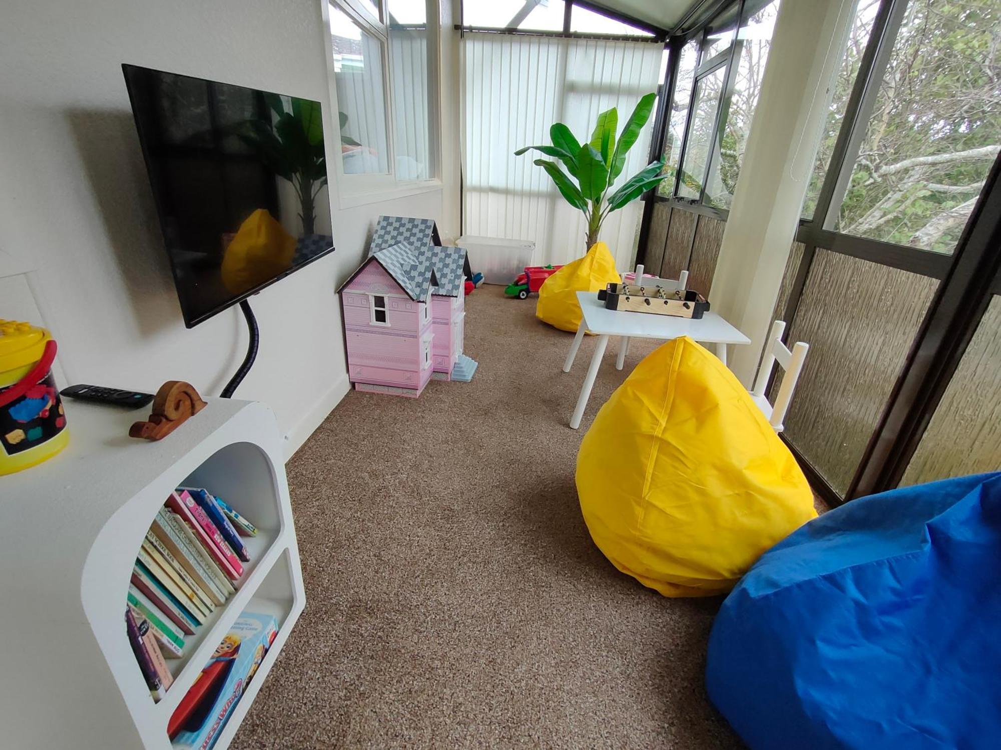 Retro 4 Bedroom Home, Warm And Welcoming, Quiet Location بوريريوا المظهر الخارجي الصورة