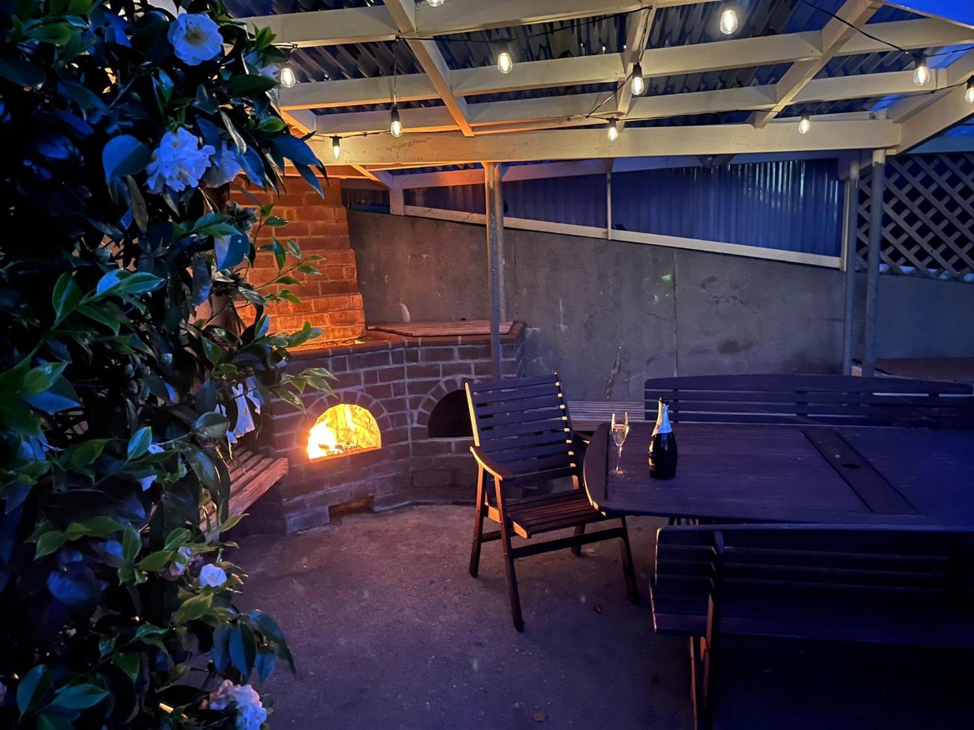 Retro 4 Bedroom Home, Warm And Welcoming, Quiet Location بوريريوا المظهر الخارجي الصورة